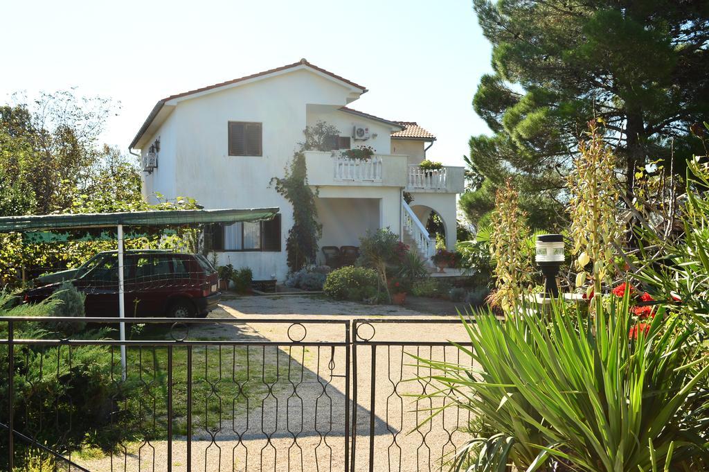 Pinezići Apartments Stivic מראה חיצוני תמונה